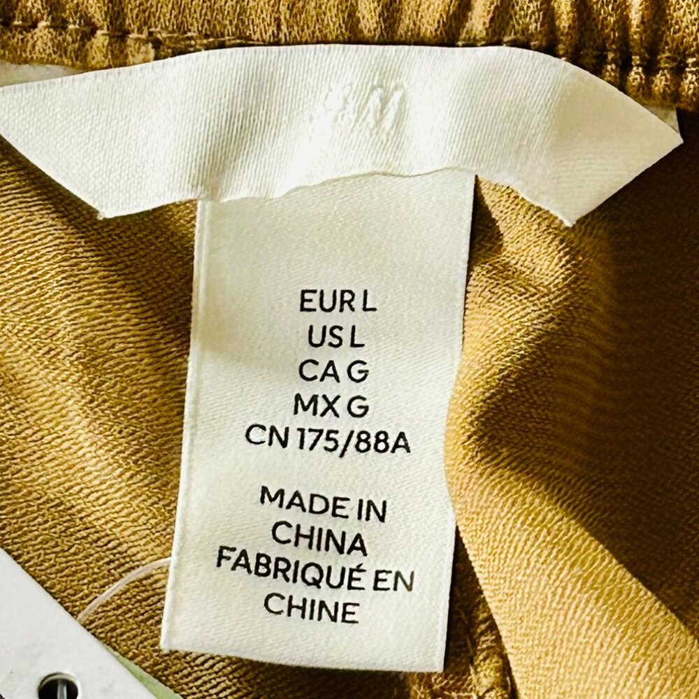 H&M Flowy Pull on Shorts in Golden Wheat Size L (NWT) - Picture 3 of 6